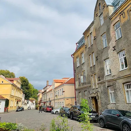 Old Town Charm Tln *